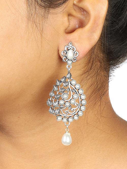 white silver tone oxidized earrings - 15472568 - Very Small Image - 1