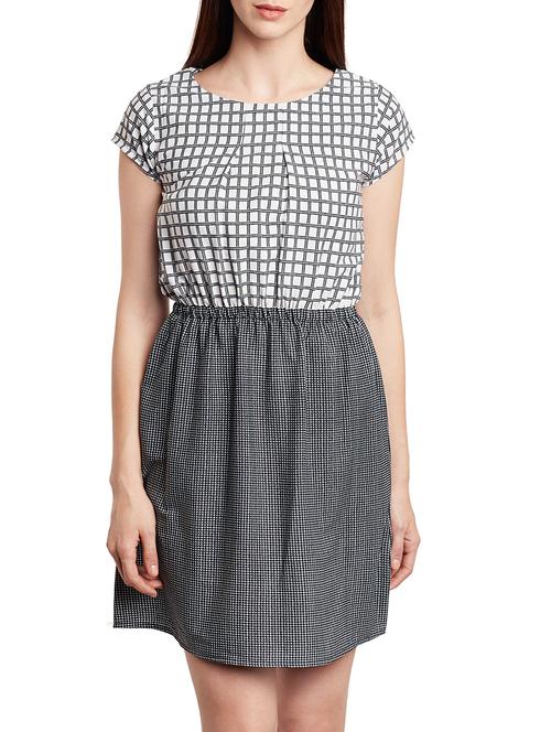 pleated checks printed dress - 15481041 - Very Small Image - 1
