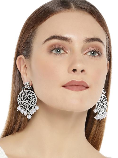 silver tone tribal earrings - 15654003 - Very Small Image - 1