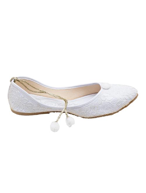 white slip on jutis - 15745126 - Very Small Image - 1