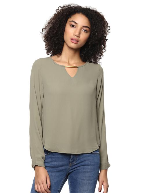 curved hem keyhole neck top - 15807472 - Very Small Image - 1