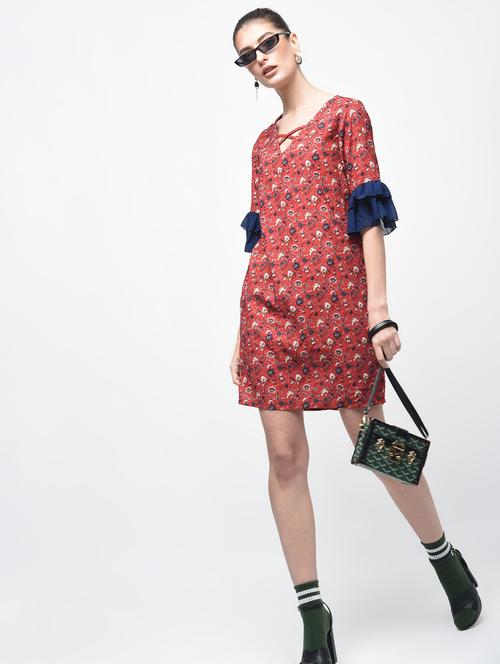 criss-cross contrast sleeved dress - 15907082 - Very Small Image - 1