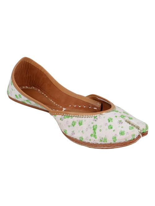 white slip on jutis  - 16355023 - Very Small Image - 1