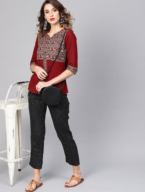 notch neck printed top  - 16645022 - Very Small Image - 1