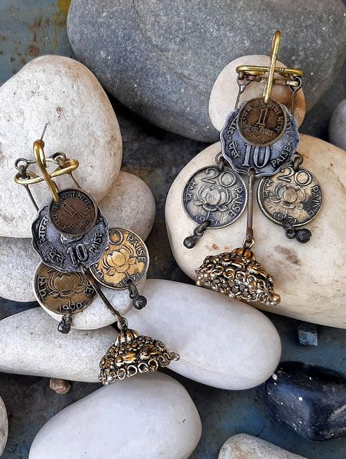 gold brass jhumka earring - 16733301 - Very Small Image - 1