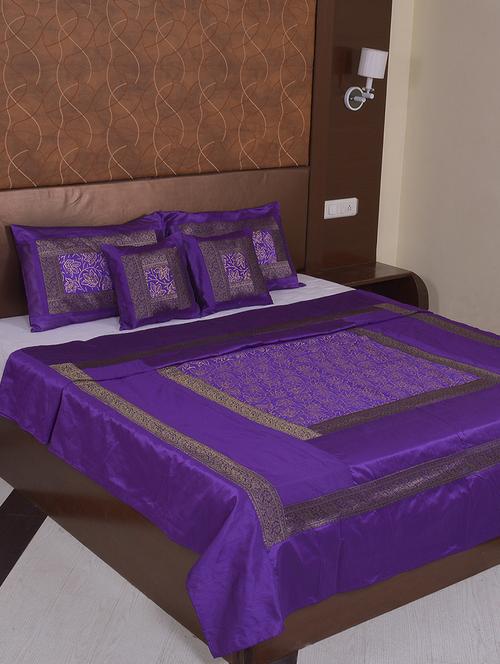 polysilk hand gold print bed cover with 2 pillow cover & 2 cushion cover  - 16736871 - Very Small Image - 1