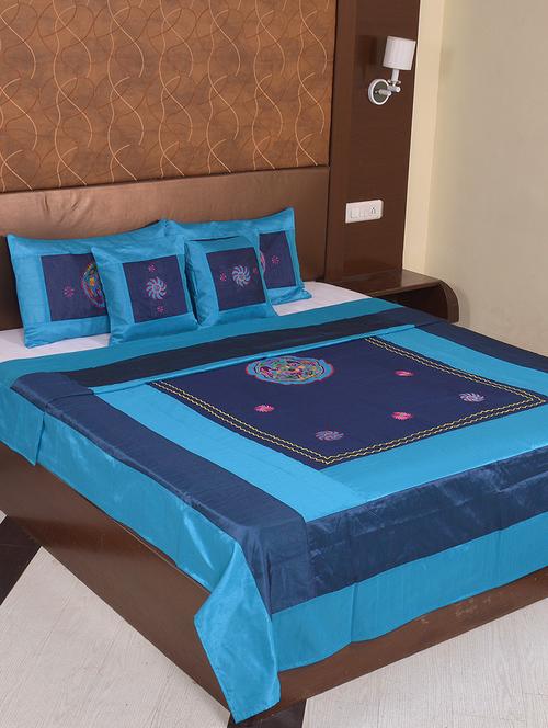 multi polysilk embroidered bed cover with 2 pillow cover & 2 cushion cover set - 16736896 - Very Small Image - 1
