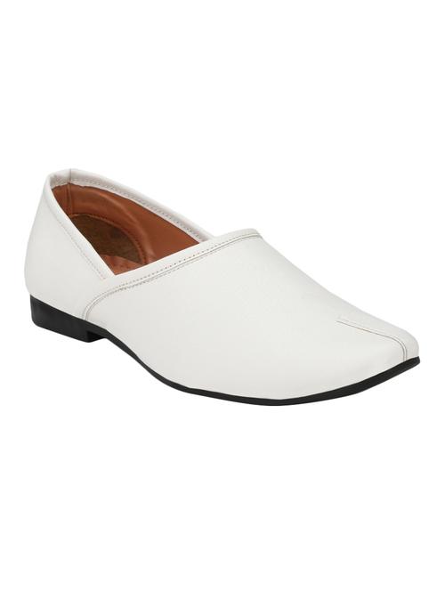 white leatherette slip on jutis - 16743631 - Very Small Image - 1