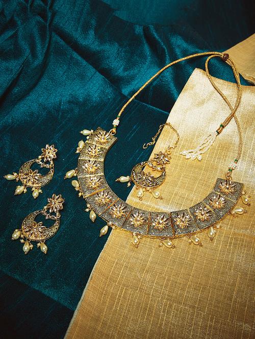 gold metal choker necklace - 16811660 - Very Small Image - 1