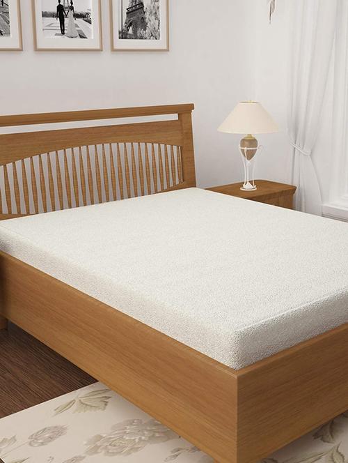 hypoallergenic waterproof fitted mattress protector ideal for double size bed   - 16839886 - Very Small Image - 1