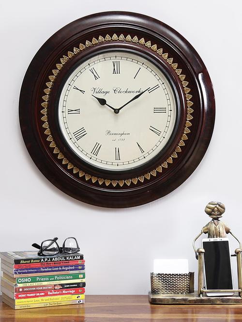 brown wooden analog vintage wall clock - 16865822 - Very Small Image - 1