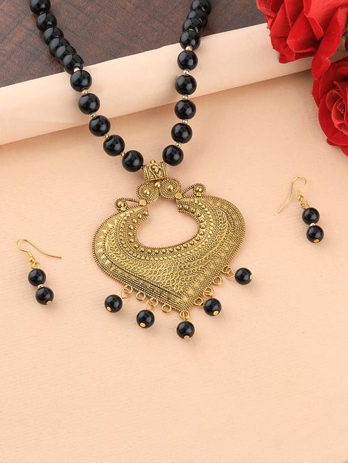 gold metal pendants and earring - 16931848 - Very Small Image - 1