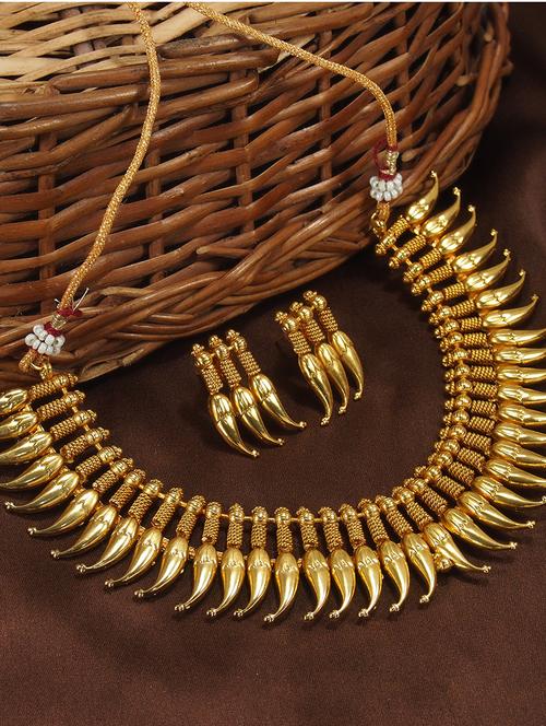 gold metal short necklace - 16947494 - Very Small Image - 1