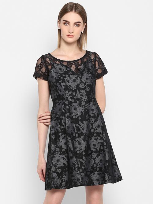 round neck laced dress  - 16952679 - Very Small Image - 1