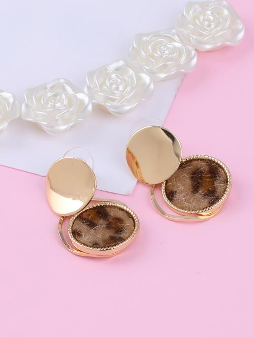 gold metal studs earring - 16991826 - Very Small Image - 1