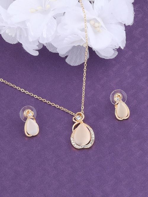 gold metal pendant and earrings - 17006373 - Very Small Image - 1