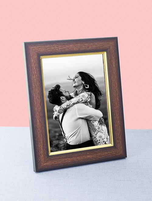 wooden brown golden border table photo frame - 17335642 - Very Small Image - 1