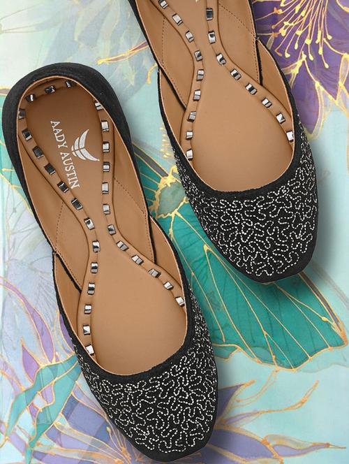 black slip on jutis - 17427950 - Very Small Image - 1