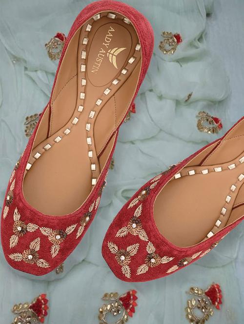 women red embroidered slip on jutis - 17427953 - Very Small Image - 1