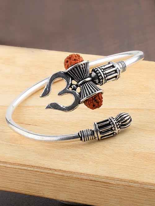 silver metal bracelet - 17450638 - Very Small Image - 1