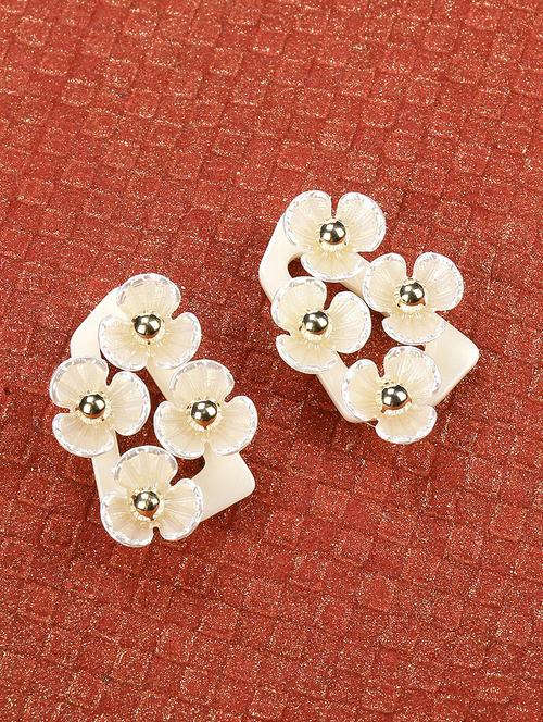 white brass studs earring - 17516590 - Very Small Image - 1