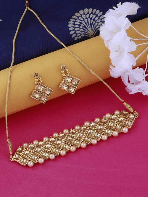 gold metal choker  and earring - 17527494 - Very Small Image - 1