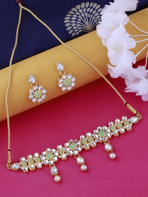 green metal choker and earring - 17527507 - Very Small Image - 1