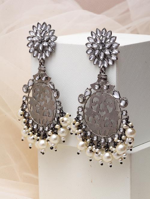 white metal drop earring - 17531246 - Very Small Image - 1