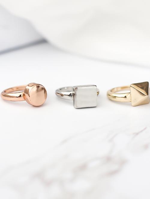 gold metal finger  ring - 17565212 - Very Small Image - 1