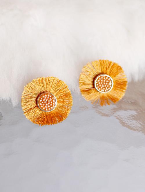 yellow metal studs earring - 17565226 - Very Small Image - 1