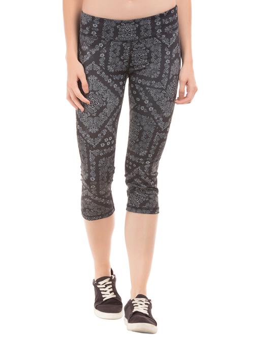 mid rise printed  capri - 17727423 - Very Small Image - 1