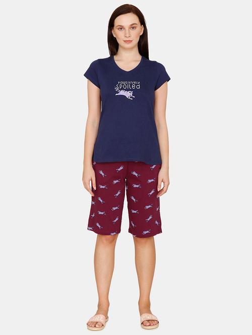 v-neck t-shirt & printed capri nightwear set  - 17732546 - Very Small Image - 1