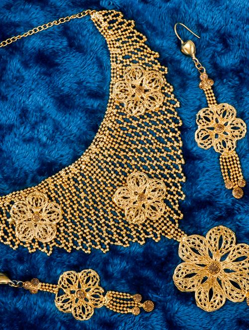 gold pleated brass choker necklaces with earring - 17737073 - Very Small Image - 1