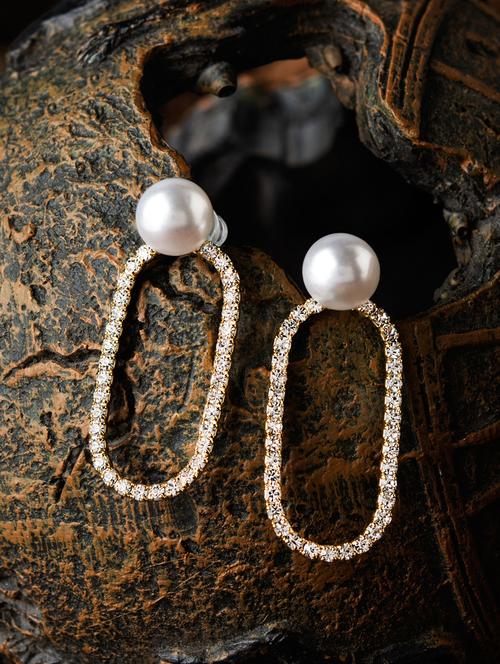 gold metal drop earring - 17760242 - Very Small Image - 1