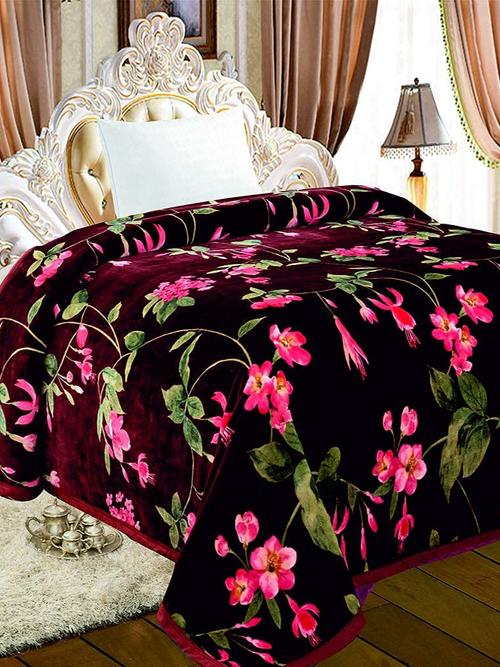 versatile usage: this super soft blanket  - 17855489 - Very Small Image - 1