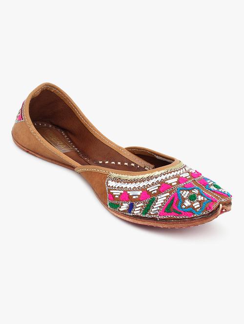 multi colored slip on jutis  - 17857755 - Very Small Image - 1
