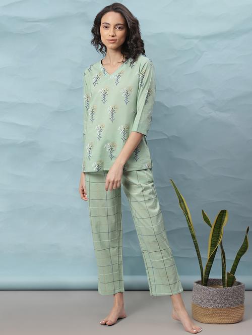 v-neck printed nightwear pajama set - 17954785 - Very Small Image - 1