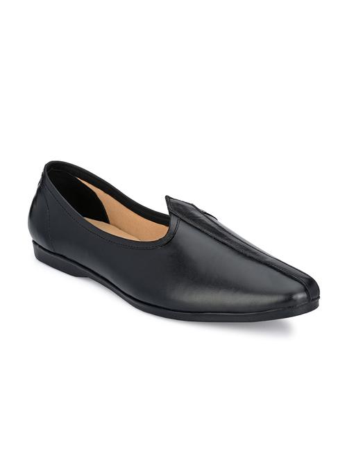 Men Solid Slip On Juti - 17986975 - Very Small Image - 1