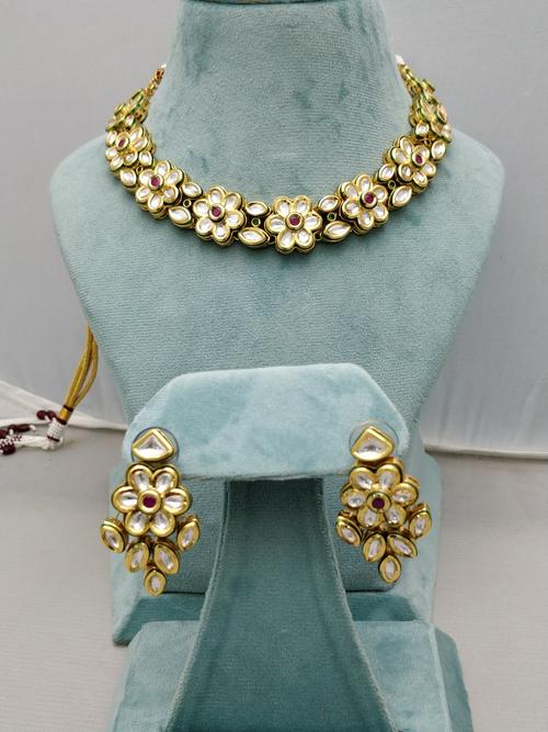 necklace  - 18032934 - Very Small Image - 1