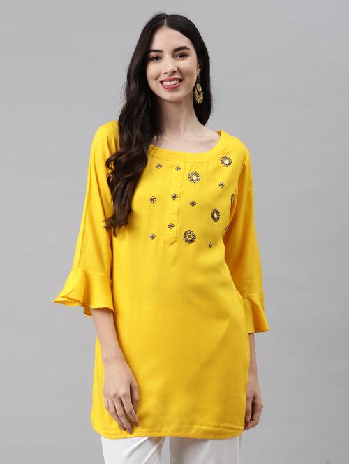 yellow straight embellished kurti - 18141217 - Very Small Image - 1