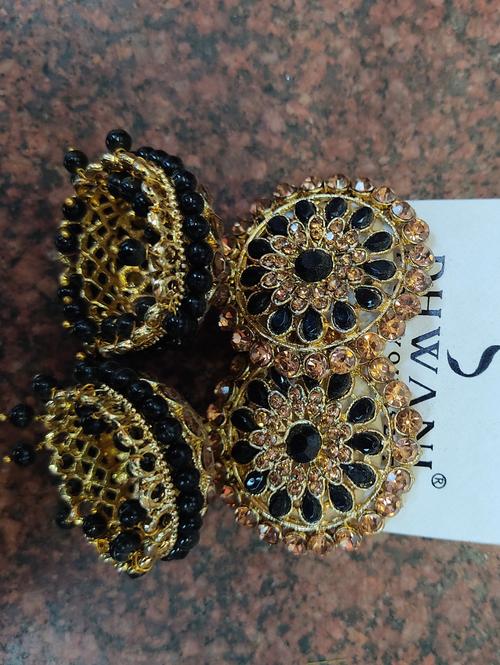 ladies earrings gold color  - 18187356 - Very Small Image - 1