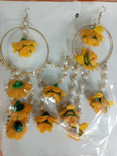 hair accessories flowers jewellery yellow color  - 18209533 - Very Small Image - 1