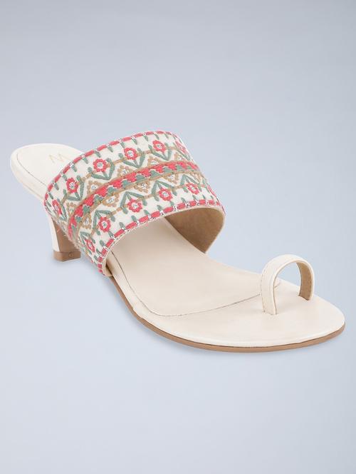 gold fabric ethnic sandals - 18223936 - Very Small Image - 1