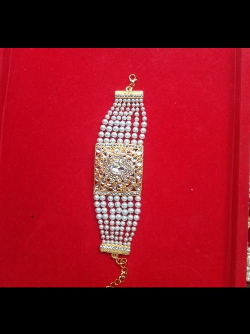 artificial jewellery bracelet  - 18232682 - Very Small Image - 1