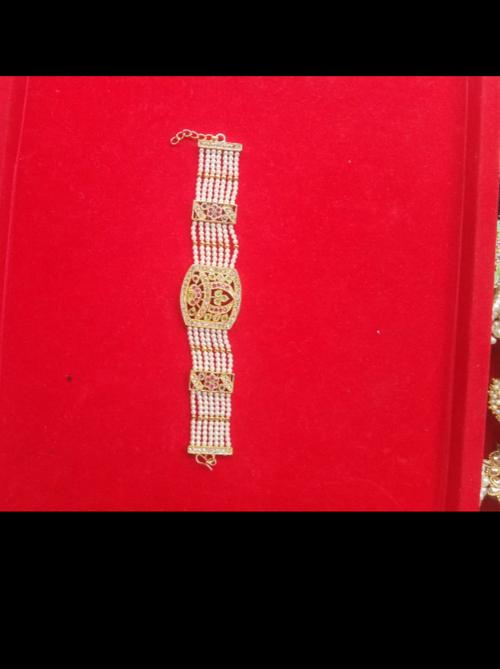 artificial bracelet  - 18232690 - Very Small Image - 1