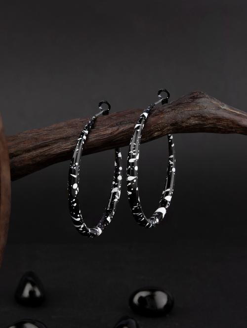 black metal hoop earring - 18271437 - Very Small Image - 1