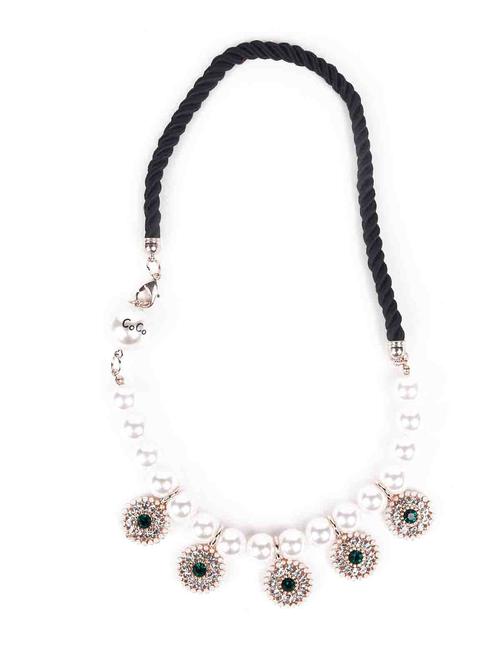 pearl necklace embellished with rounded floral arrangements - 18298048 - Very Small Image - 1