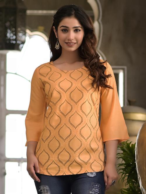 round neck printed regular top - 18309349 - Very Small Image - 1