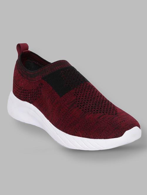 maroon fabric sport shoes - 18316020 - Very Small Image - 1