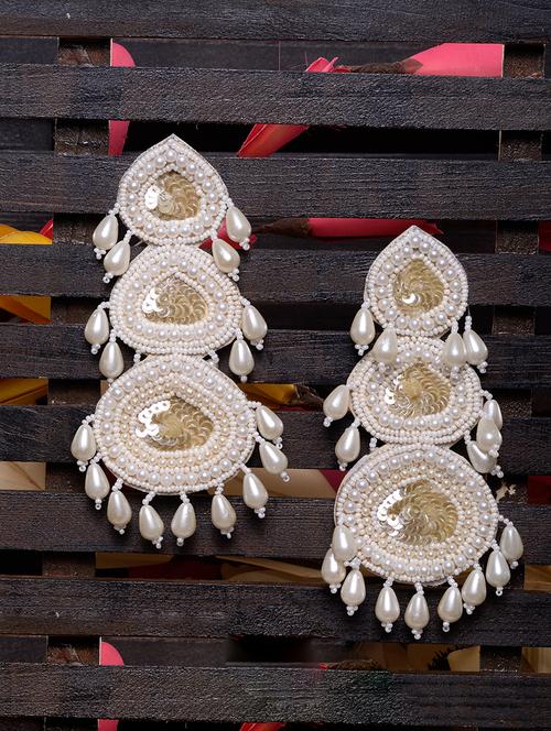 white cotton blend chandballi earring - 18321041 - Very Small Image - 1